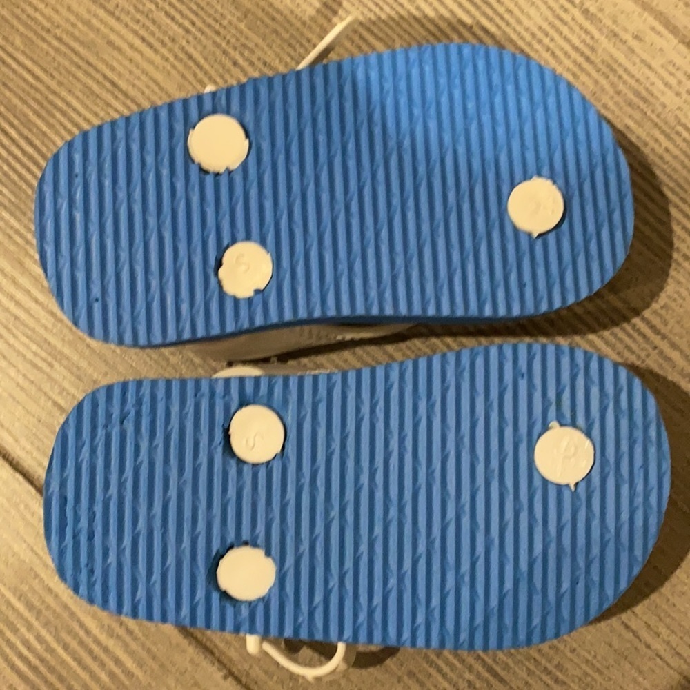 NWOT Disney flip flops for infants​ - Picture 3 of 4